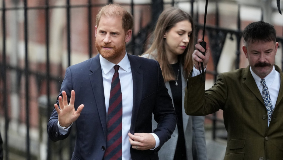 Princ Hari optužen da se na Fejsbuku lažno predstavljao kao "gospodin Nevaljalac"