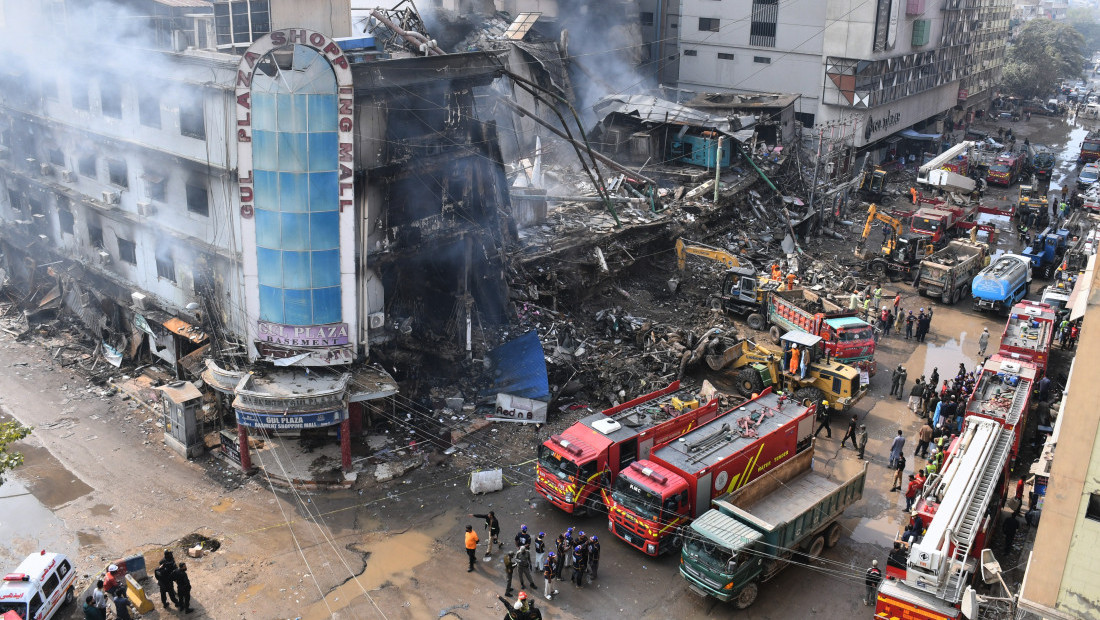 Raste broj žrtava tragičnog požara u Pakistanu: U Karačiju život izgubilo oko 50 ljudi, 84 se vodi kao nestalo