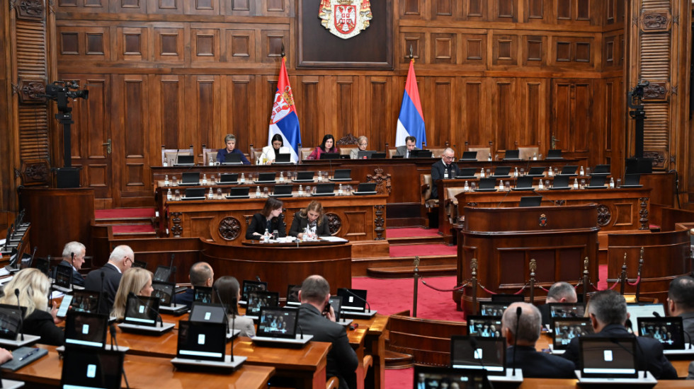 Nastavljena sednica Skupštine Srbije: Poslanici pitali o Toninu Piculi, blokadi prevoznika, postupanju policije