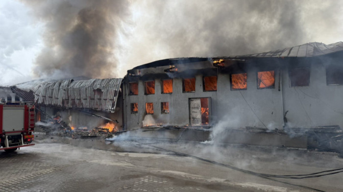 Veliki požar izbio u industrijskoj zoni u Novom Pazaru