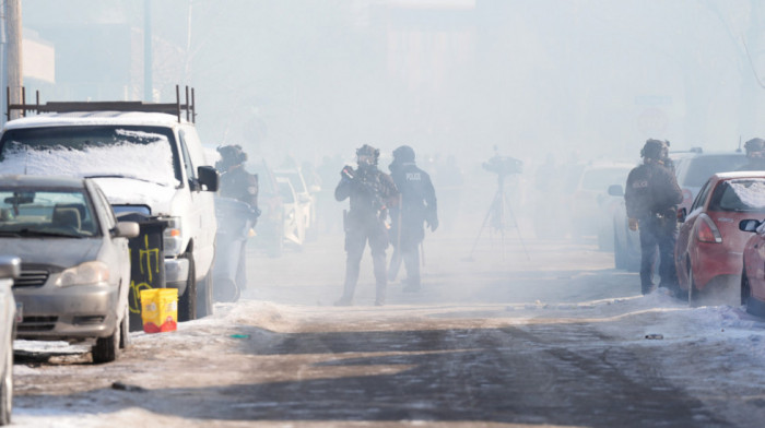 HAOS U MINEAPOLISU Demonstranti kontejnerima blokiraju ulice, policija ispalila suzavac i uhapsila više osoba