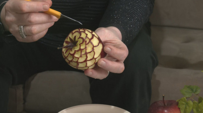 Umetnost od voća i povrća: Upoznajte učiteljicu iz Svrljiga koja ima zanimljiv hobi i čaroliju karvinga