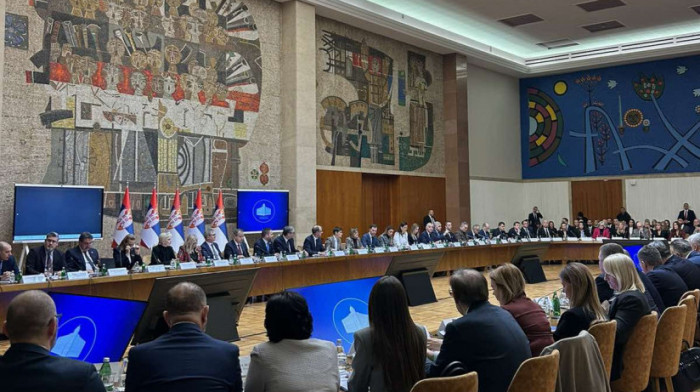 Počela tematska sednica Vlade u Palati Srbija, učestvuju Vučić i Brnabić