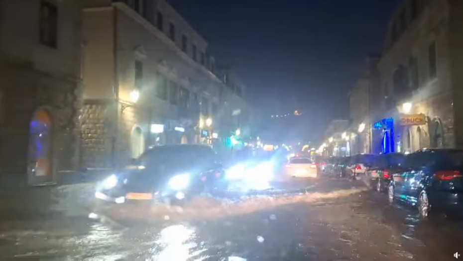 Snažno nevreme pogodilo Trebinje: Palo skoro 50 litara kiše po kvadratu, poplavljene ulice u centru grada