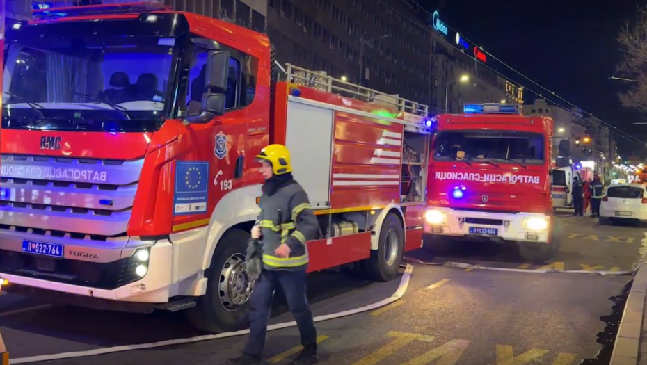 MUP: Požar u Ulici Albanske spomenice lokalizovan, nema povređenih