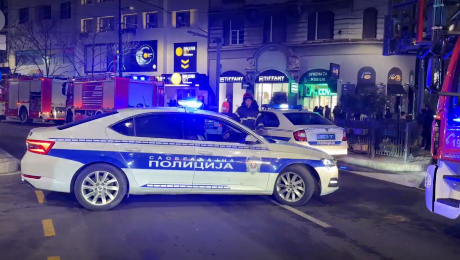 Dim na krovu hotela "Bristol" u Beogradu – vatrogasci na terenu