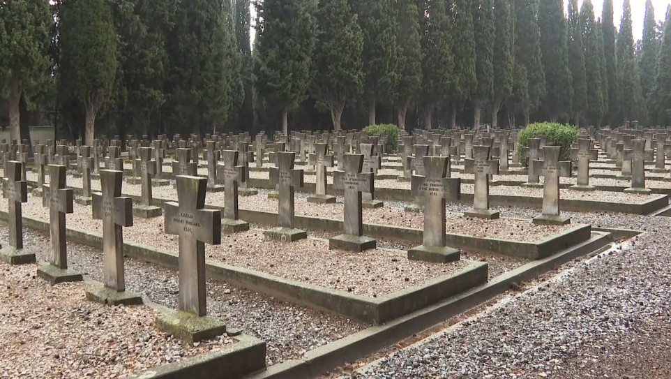 Na Srpskom vojničkom groblju Novi Zejtinlik u Sokolcu služen parastos, položeni venci