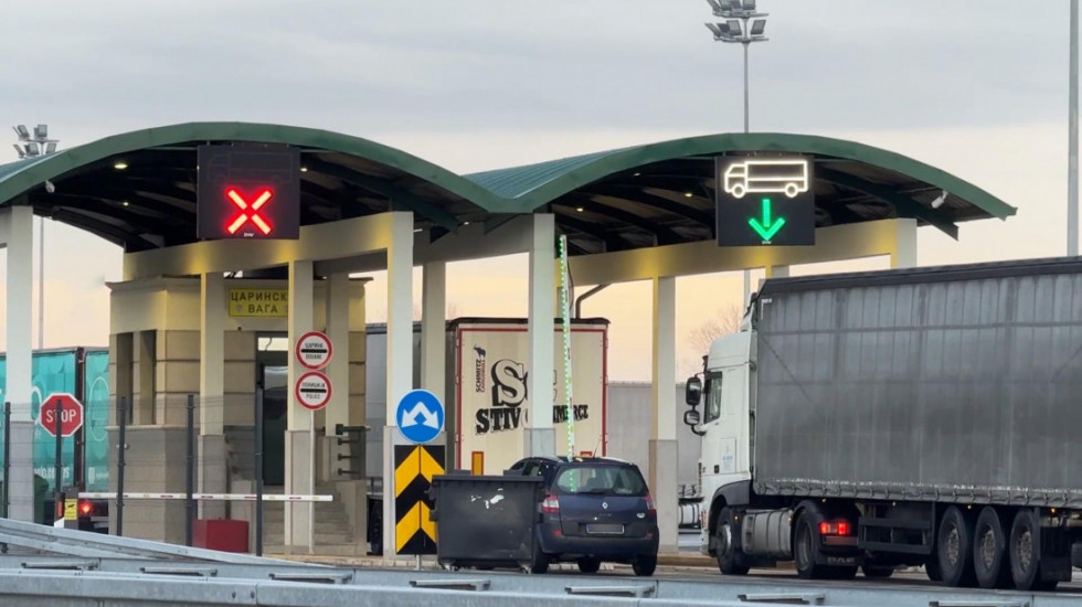 AMSS: Na graničnim prelazima teretna vozila čekaju satima na izlaz