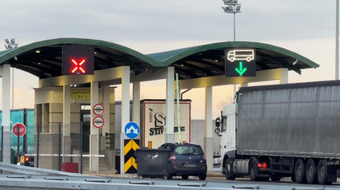 AMSS: Na graničnim prelazima teretna vozila čekaju satima na izlaz