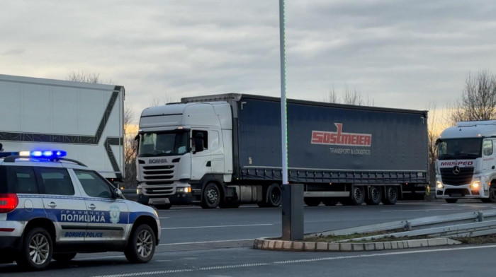 MUP: Blokada saobraćaja na izlazu iz zemlje za teretna vozila počela danas u 12 časova