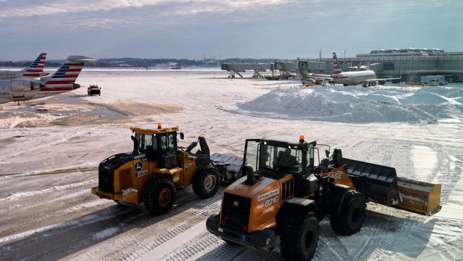 Severoistok SAD se oporavlja nakon snežne oluje, otkazano više od 2.000 letova