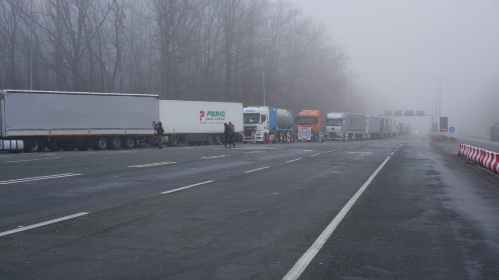 Granice u blokadi, radovi na putevima, oprez kod tunela: Evo gde vozače danas čekaju zastoji