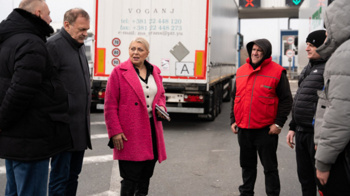 Ministarka Sofronijević na Batrovcima: Država stoji uz svoje prevoznike (FOTO)