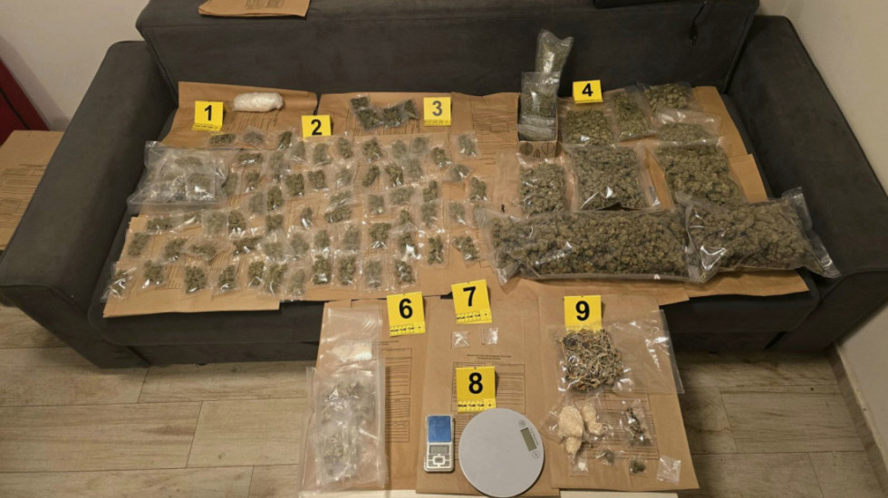 U Beogradu uhapšen muškarac kod koga je pronađena veća količina droge, u stanu pronađen i novac