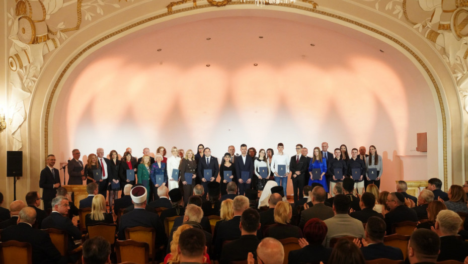 U Beogradu održana Svetosavska akademija: Pristvovali Brnabić, ministri, patrijarh Porfirije