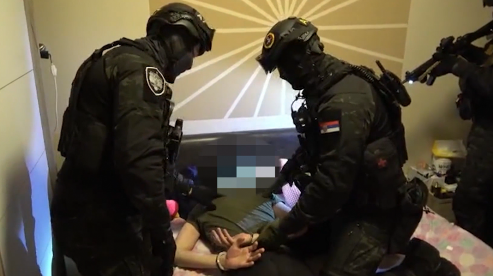 Uhapšen osumnjičeni (19) za ubistvo navodnog vođe navijača Partizana: Sasuo "rafal" u njega na Novom Beogradu (FOTO)