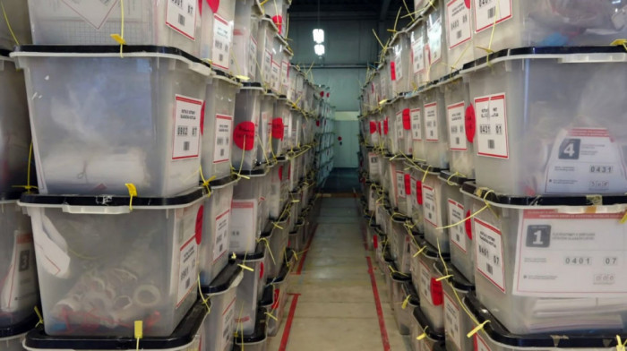 U Kosovskoj Mitrovici 21 osoba osumnjičena za manipulaciju glasovima puštena da se brani sa slobode