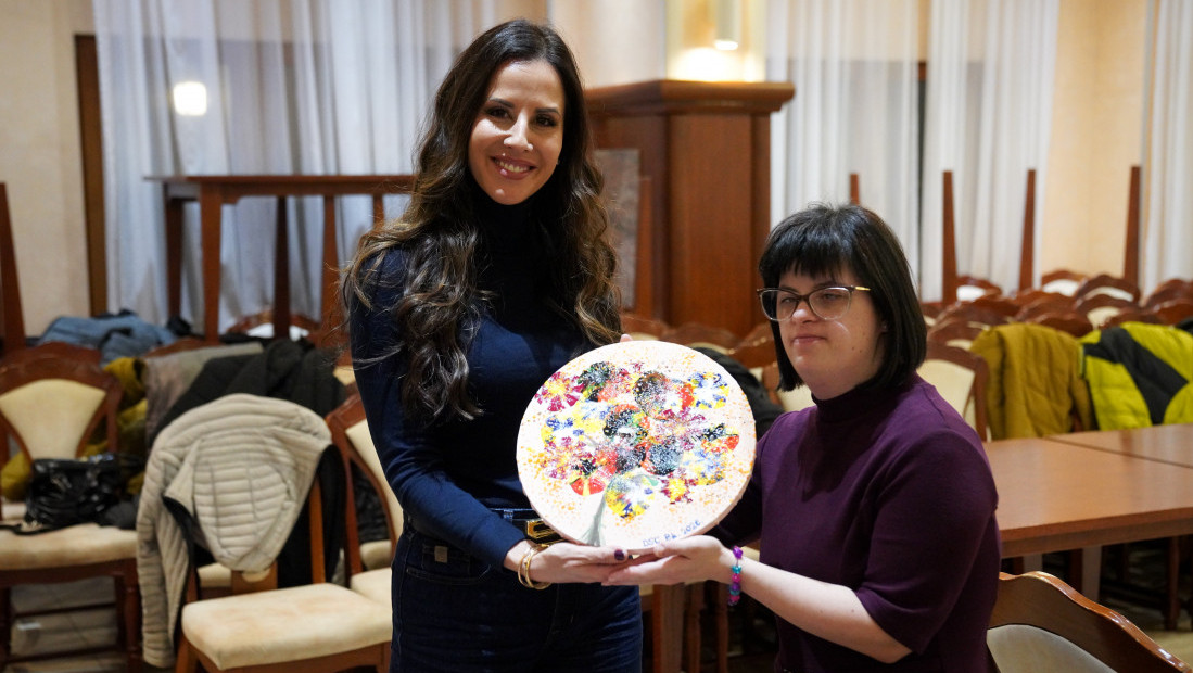 Tamara Vučić obišla osobe sa Daunovim sindromom u okviru Art kampa na Avali
