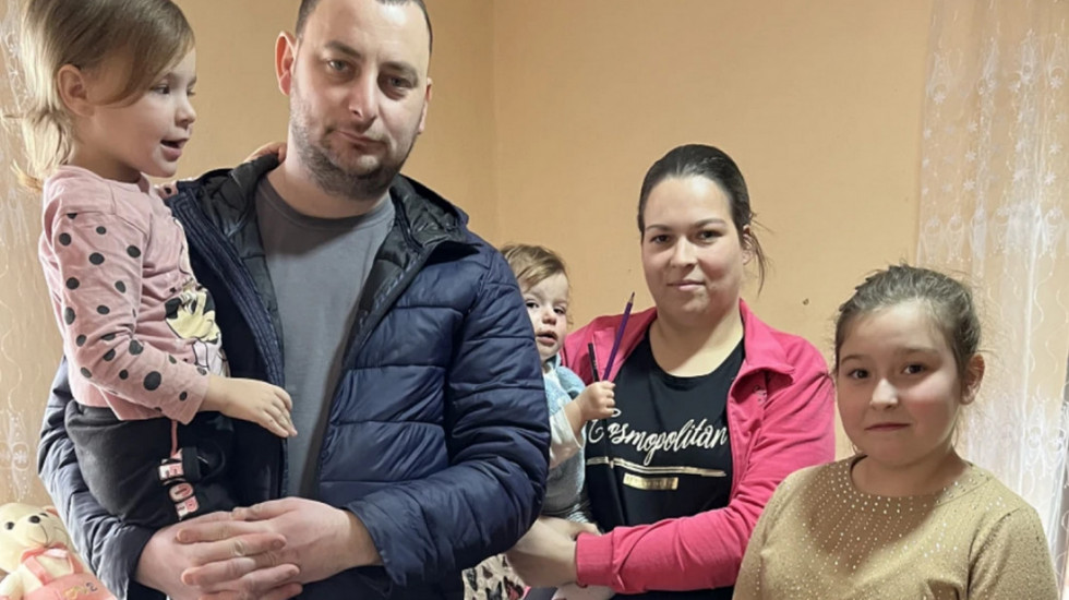 Kompanija Dejana Stankovića pomogla porodici Babić: Roditelji i tri devojčice napokon dobijaju krov nad glavom