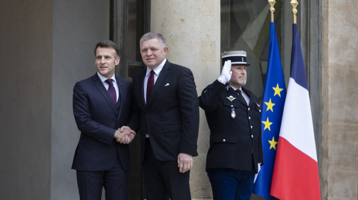 Fico u Praizu razgovarao sa Makronom: Brisel nepravedan prema Srbiji kada je reč o proširenju EU