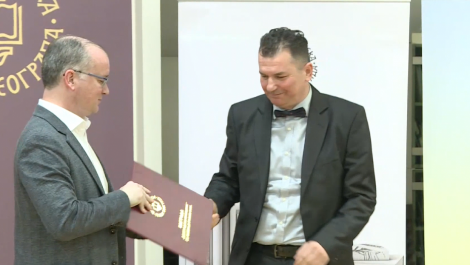 "Beogradski pobednik" uručen piscu Enesu Haliloviću: "Tešim se da nijedan čovek ne može napisati savršenu knjigu"