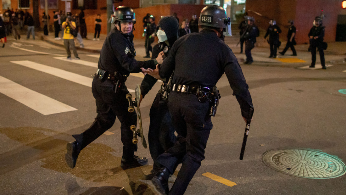 Demonstranti se sukobili sa federalnim agentima u centru Los Anđelesa (FOTO)
