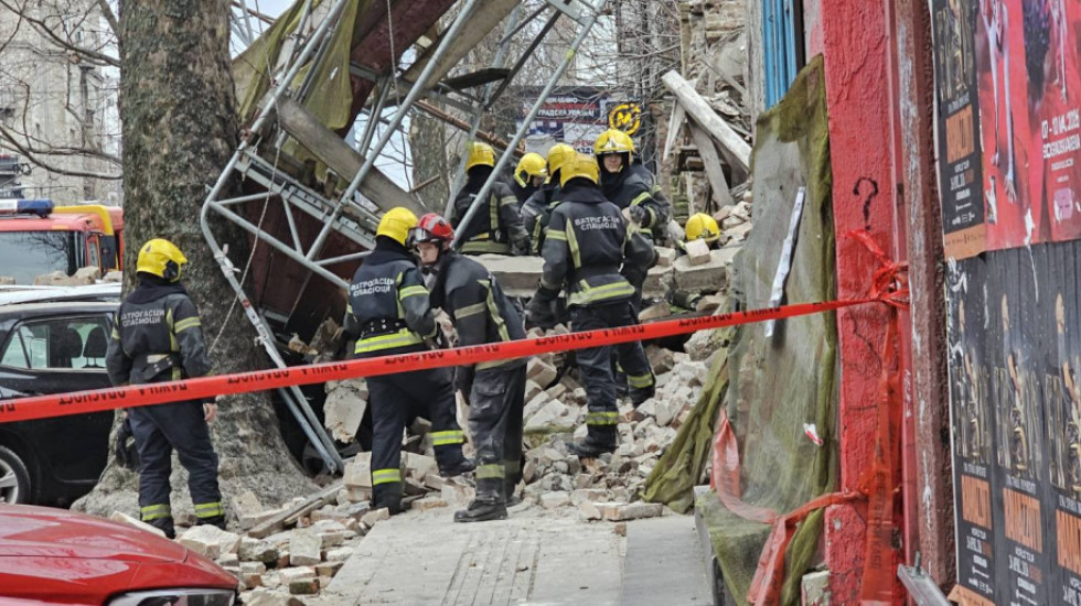 Urušavanje kuće u Džordža Vašingtona: U toku raščišćavanje, nema stradalih ni povređenih