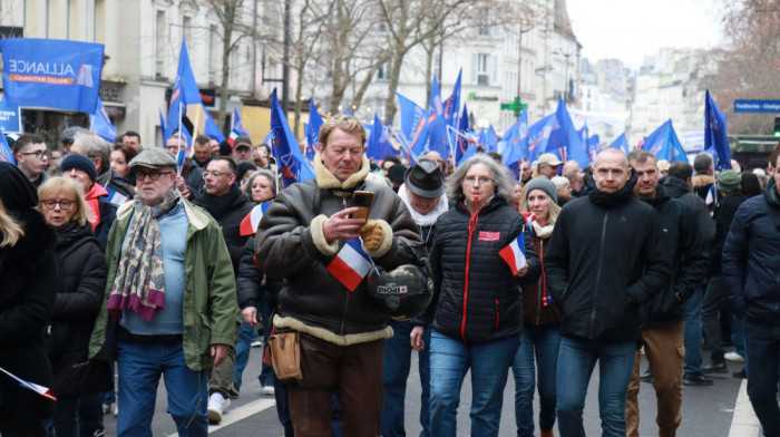 Hiljade ljudi u Francuskoj na protestima u znak podrške nacionalnoj policiji: “Nekažnjivost stvara kriminalce“