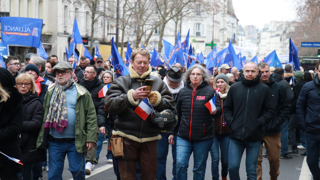 Hiljade ljudi u Francuskoj na protestima u znak podrške nacionalnoj policiji: “Nekažnjivost stvara kriminalce“
