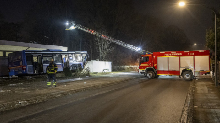Autobus udario u zgradu u Nemačkoj, poginula 13-godišnja devojčica