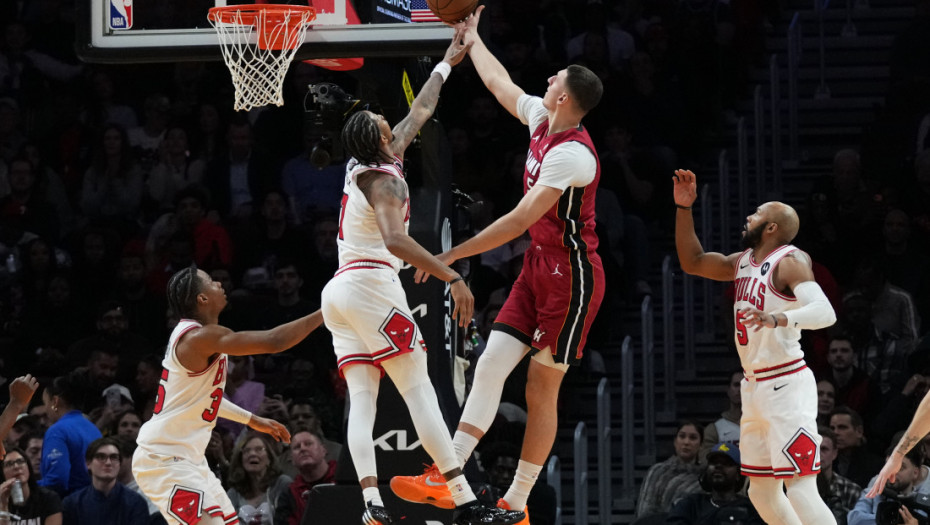 Čikago slavio u duelu sa Majamijem: Slab učinak Nikole Jovića