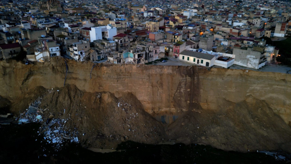 Ogromno klizište na Siciliji nastavlja da se širi: Zgrada srušena, očekuje se povećanje "crvene zone"