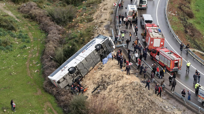 Crni dan u Turskoj: Najmanje 16 osoba stradalo u dve odvojene saobraćajne nesreće, prevrnuo se autobus kod Antalije