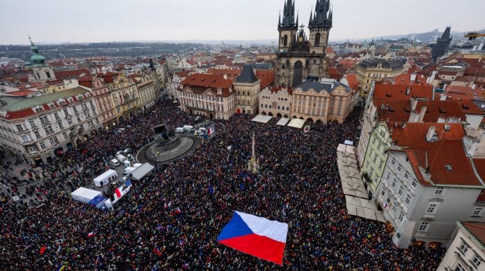 Desetine hiljada ljudi u Pragu: Okupljeni podržali predsednika Pavela jer je odbio imenovanje Babiševog ministra