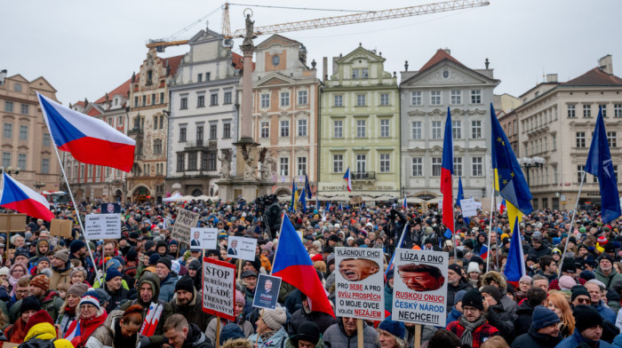 Protesti širom Češke u znak podrške predsedniku Petru Pavelu
