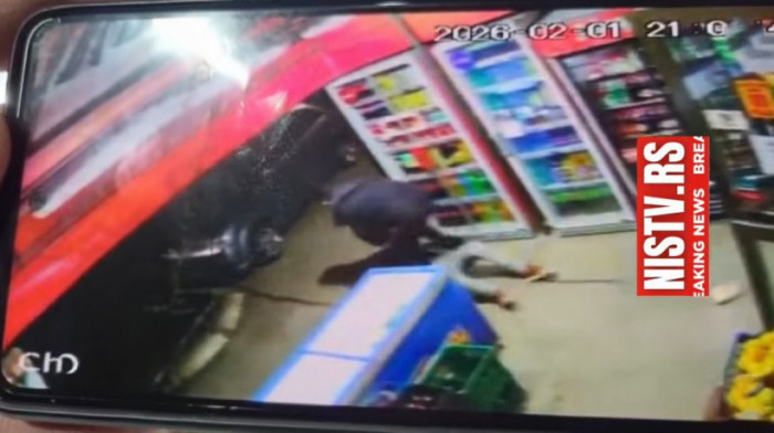 Gradonačelnik Niša sprečio pljačku dragstora: Napadaču oteo mačetu i pištolj, pa sačekao policiju (VIDEO)