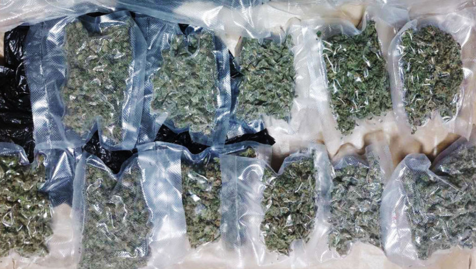 Policija zaplenila 2,6 kilograma marihuane: Uhapšen muškarac (40) zbog neovlašćene proizvodnje i prodaje droge