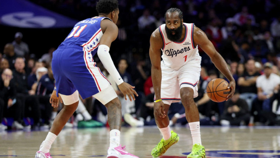 Džejms Harden i LA Klupersi pregovaraju trampu u Klivlend
