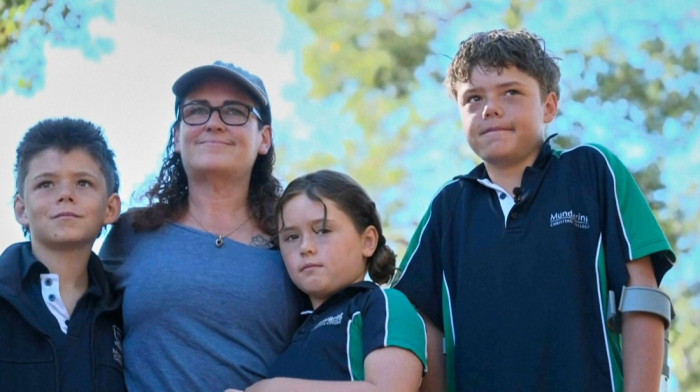 Dečak spasao život majci, bratu i sestri koje su odvukli talasi: Četiri sata plivao kako bi pozvao pomoć