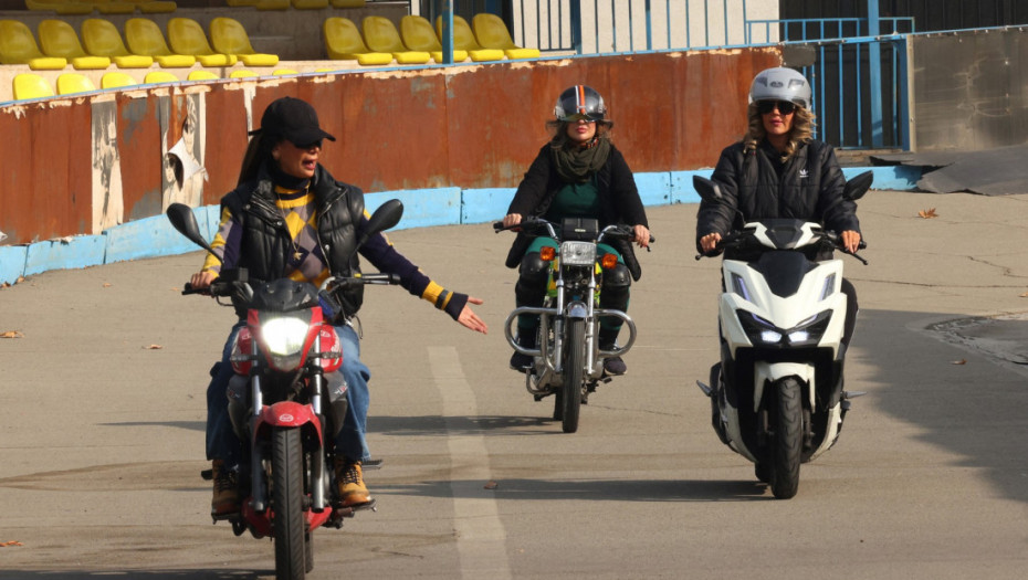 Okončana višegodišnja pravna nejasnoća: Žene u Iranu sada mogu da voze motocikle i skutere