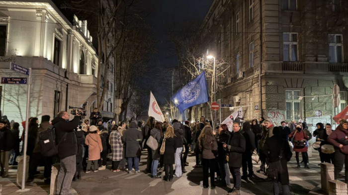Protivnici i simpatizeri Milana Nedića u centru Beograda: Kordon policije sprečava okupljene da dođe do sukoba