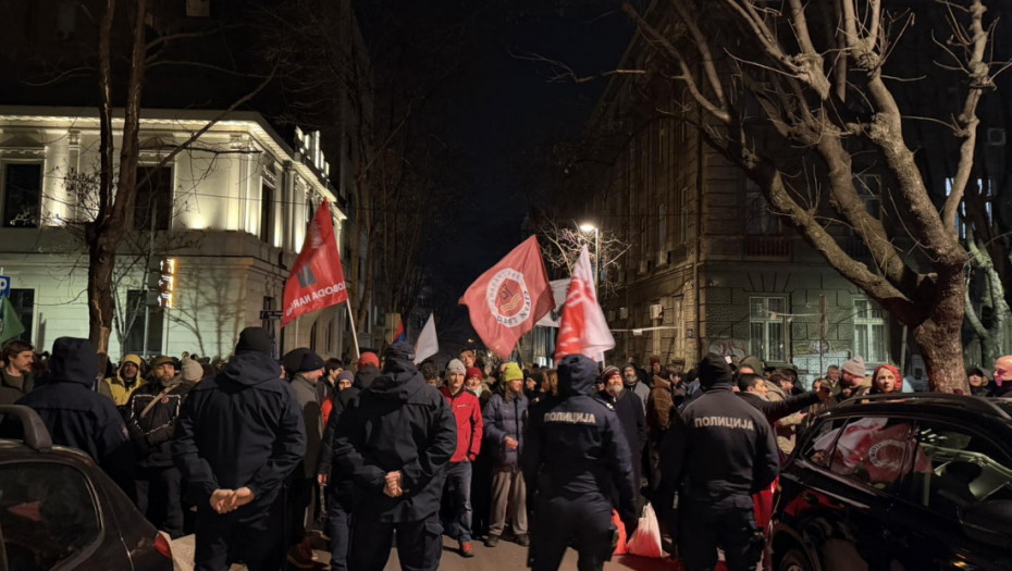 Skupovi pristalica i protivnika Milana Nedića: Okupljene u centru Beograda razdvaja kordon policije