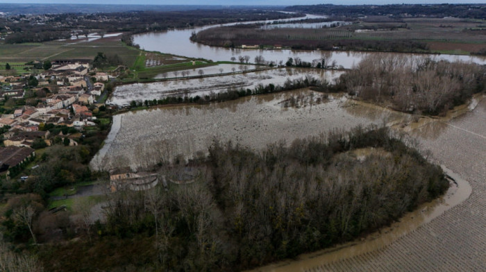 Situacija u Francuskoj se ne smiruje: Dve osobe poginule zbog oluje Nils, upozorenje na nastavak visokih vodostaja