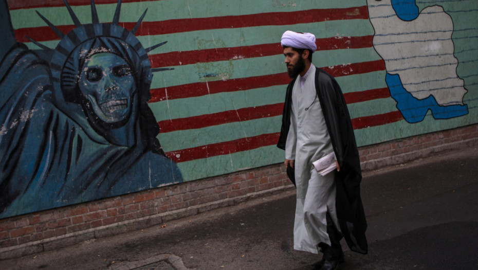 Nosači aviona, pregovori i poziv građanima da napuste Iran: Šta se dešava na relaciji Teheran–Vašington?