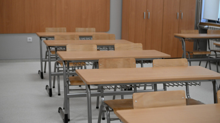 U Rusiji priveden tinejdžer koji je u školu doneo vazdušni pištolj, nož i sekiru