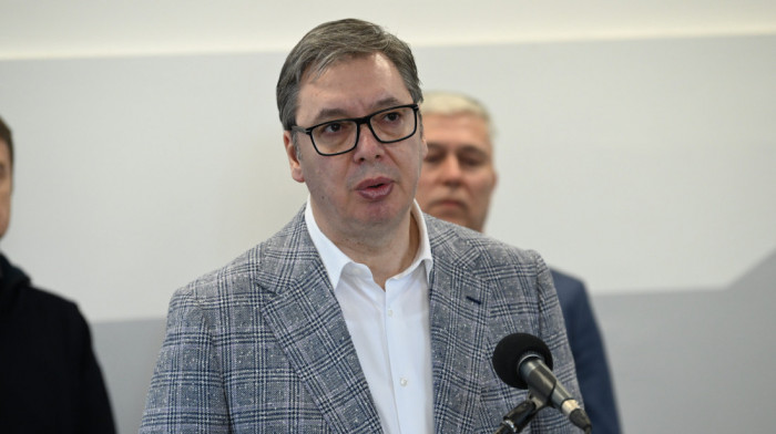 Vučić na otvaranju rekonstruisane "Gimnazije Mladenovac": Uložili smo u školu 3 miliona evra, brinemo o ljudima i deci