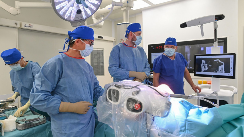 Prvi veštački jednjak uspešno transplantiran kod svinja