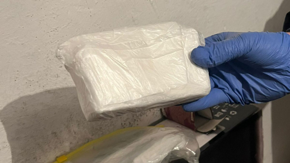 Pokrenuta istraga protiv grupe osumnjičene za trgovinu drogom, oružjem i eksplozivom