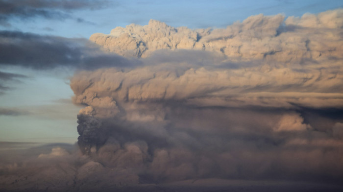 Eruptirao vulkan Šiveluč na Kamčatki: Pepeo dostigao visinu od 11,6 kilometara - izdato crveno upozorenje