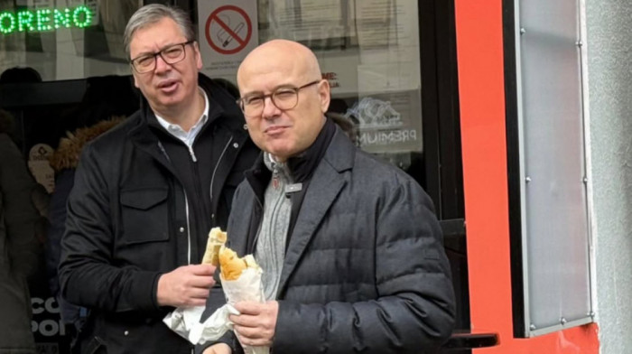 Vučić sa Vučevićem prošetao Novim Sadom pre otvaranja Zavičajnog sajma